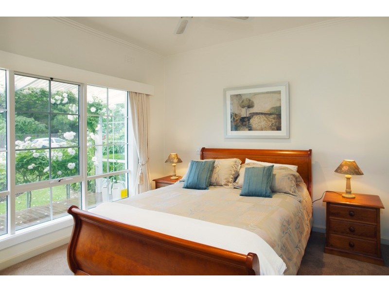 12 Chester Street, Newtown VIC 3220