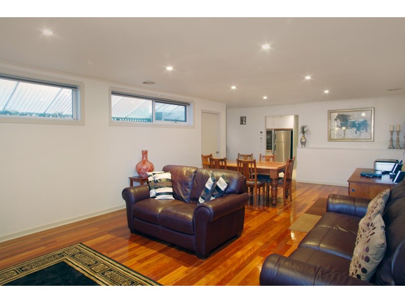 12 Chester Street, Newtown VIC 3220