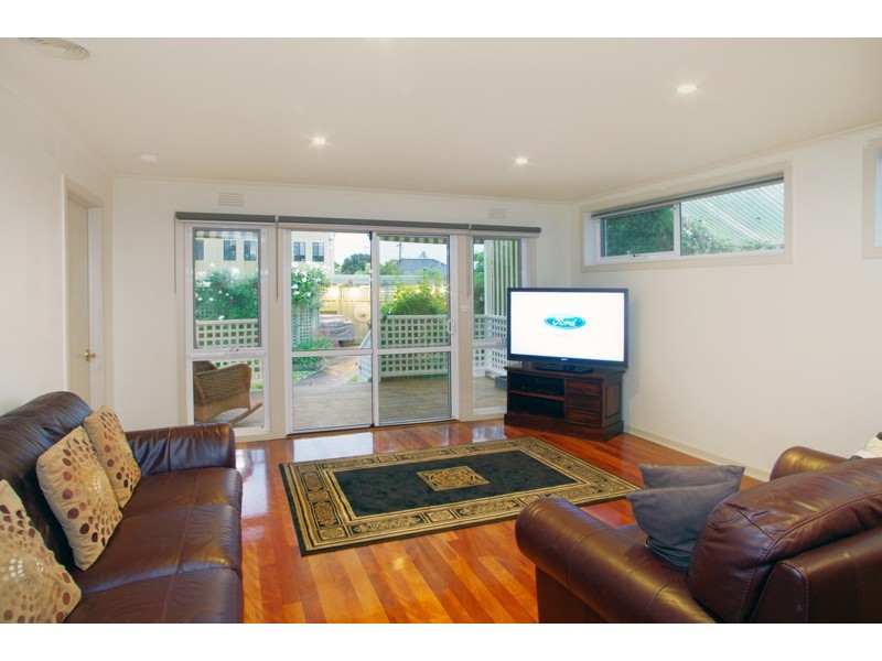 12 Chester Street, Newtown VIC 3220