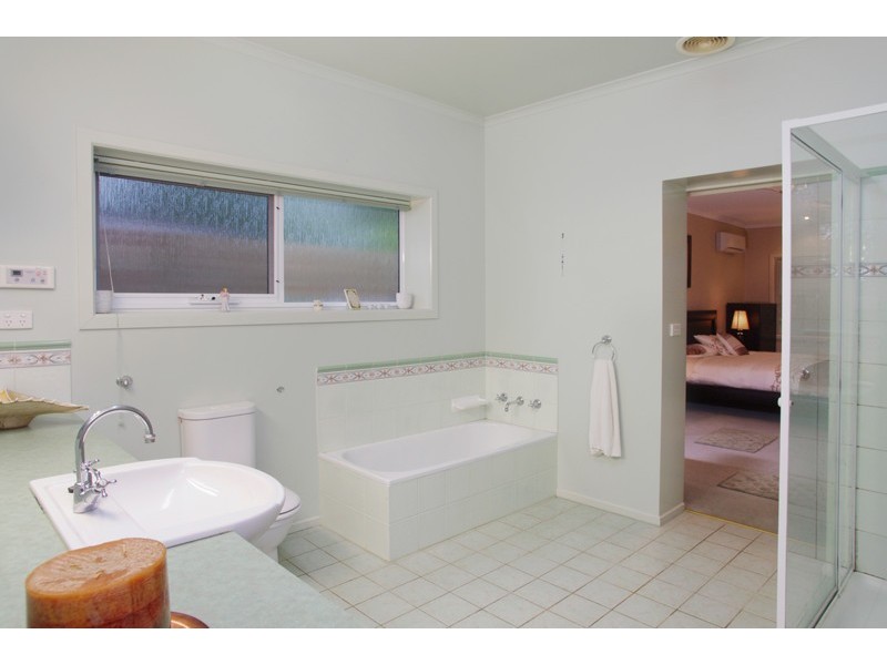 12 Chester Street, Newtown VIC 3220