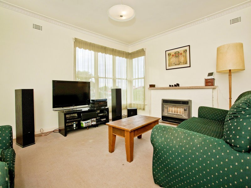 24 Bellarine Highway, Newcomb VIC 3219