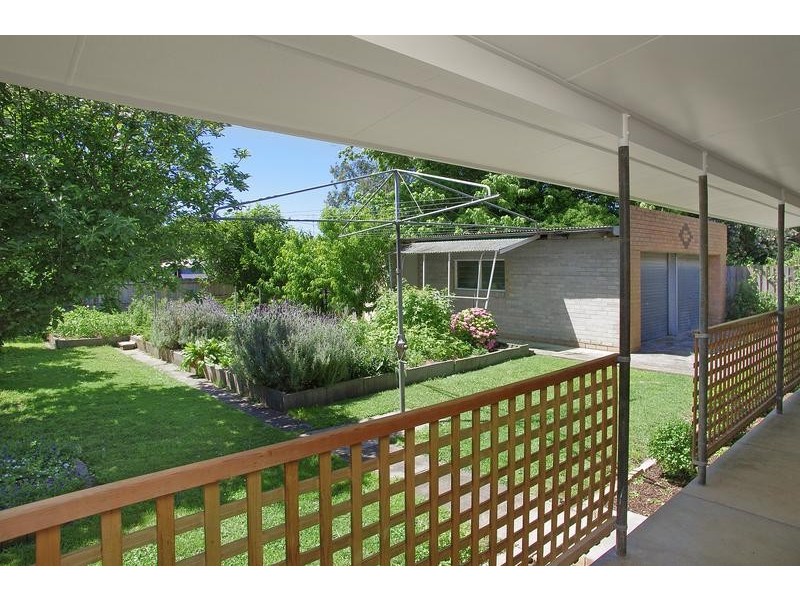 33 Vines Road, Hamlyn Heights VIC 3215