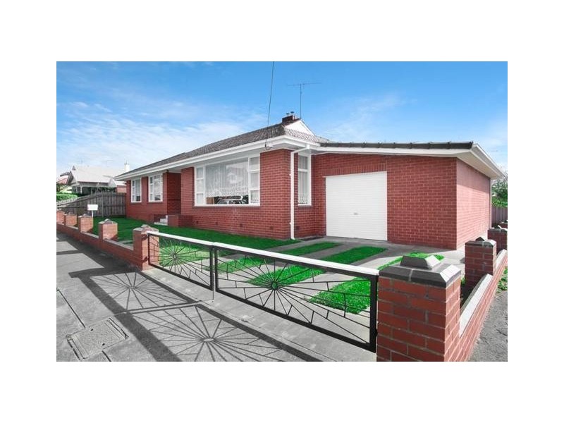 16 Clarke Street, Newtown VIC 3220