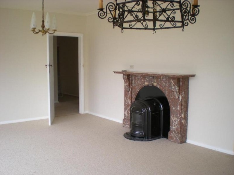 16 Clarke Street, Newtown VIC 3220