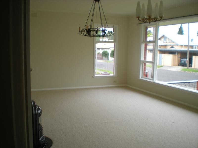 16 Clarke Street, Newtown VIC 3220