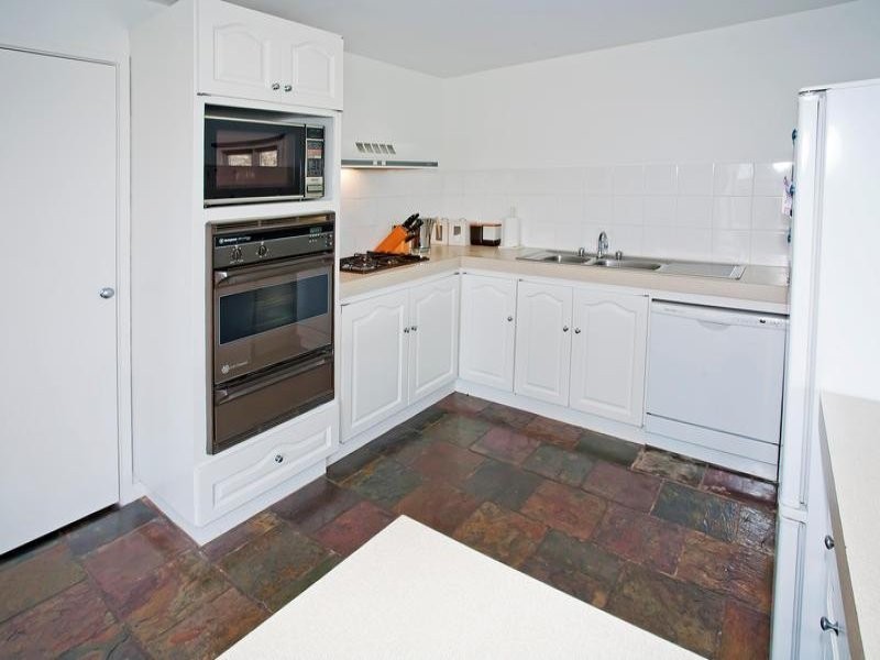 13 Louis Court, Newtown VIC 3220