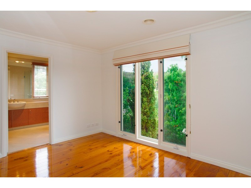 10 Whyte Court, Newtown VIC 3220