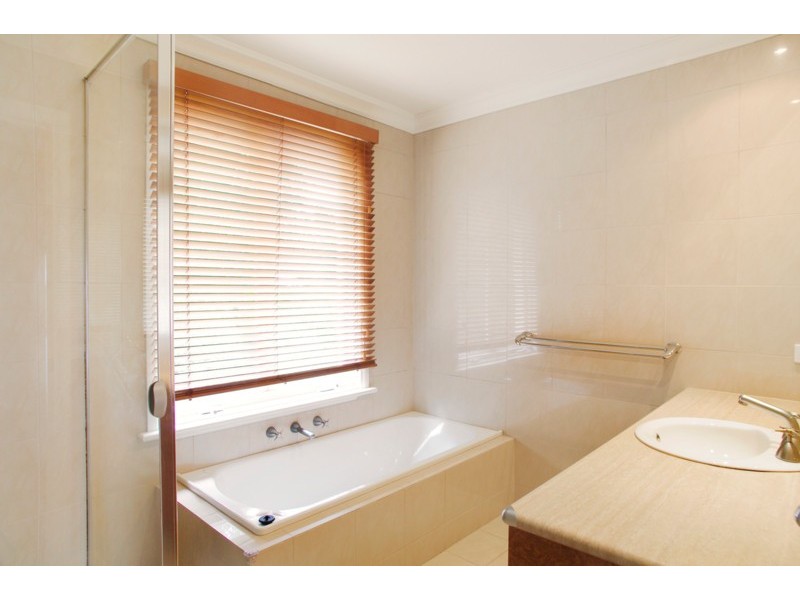 10 Whyte Court, Newtown VIC 3220