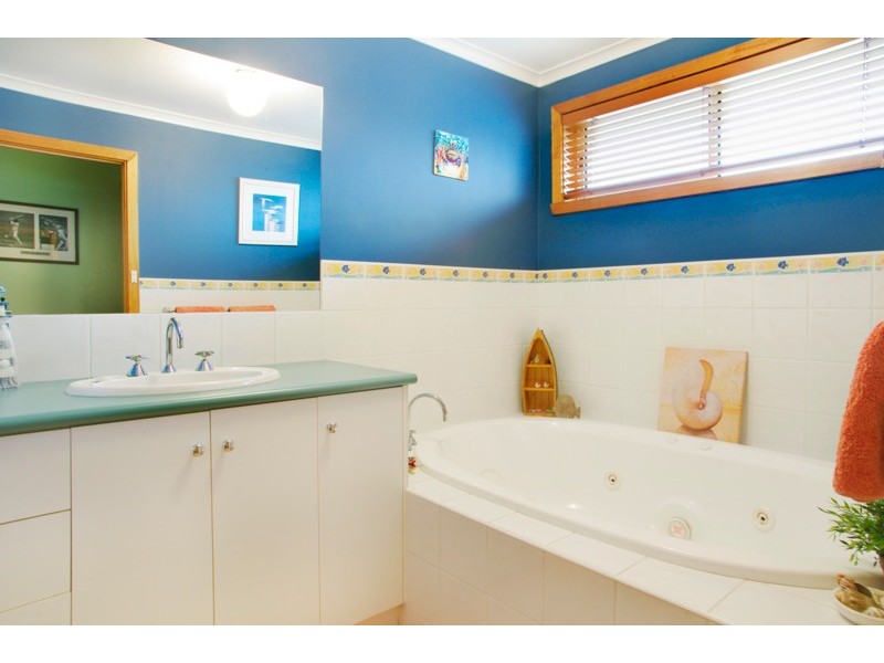 10 Aintree Road, Bell Post Hill VIC 3215