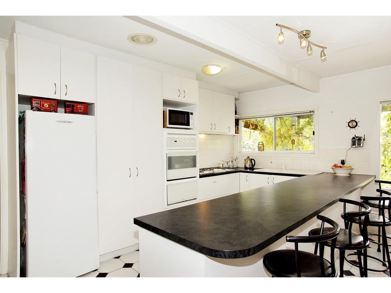 14 Melrose Avenue, Highton VIC 3216
