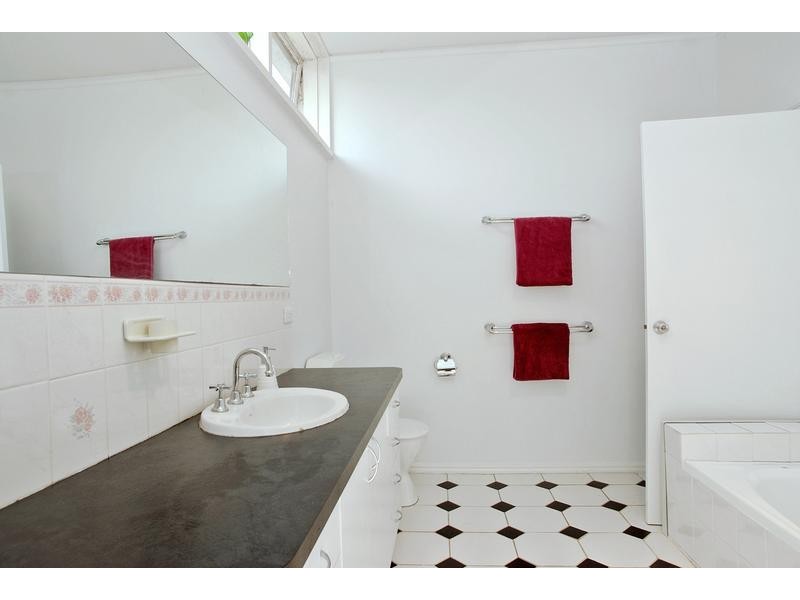 14 Melrose Avenue, Highton VIC 3216