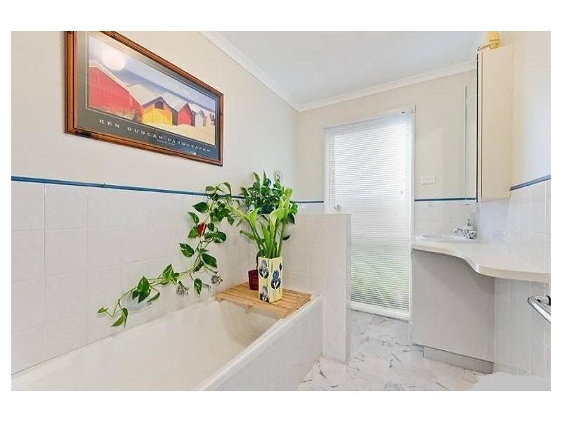 5 Bettsons Court, Whittington VIC 3219