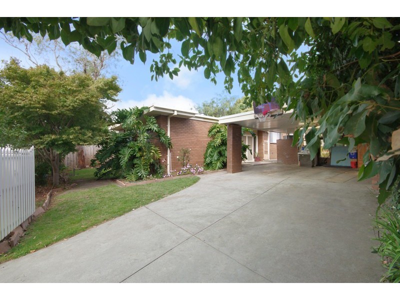 16 South Valley Road, Highton VIC 3216