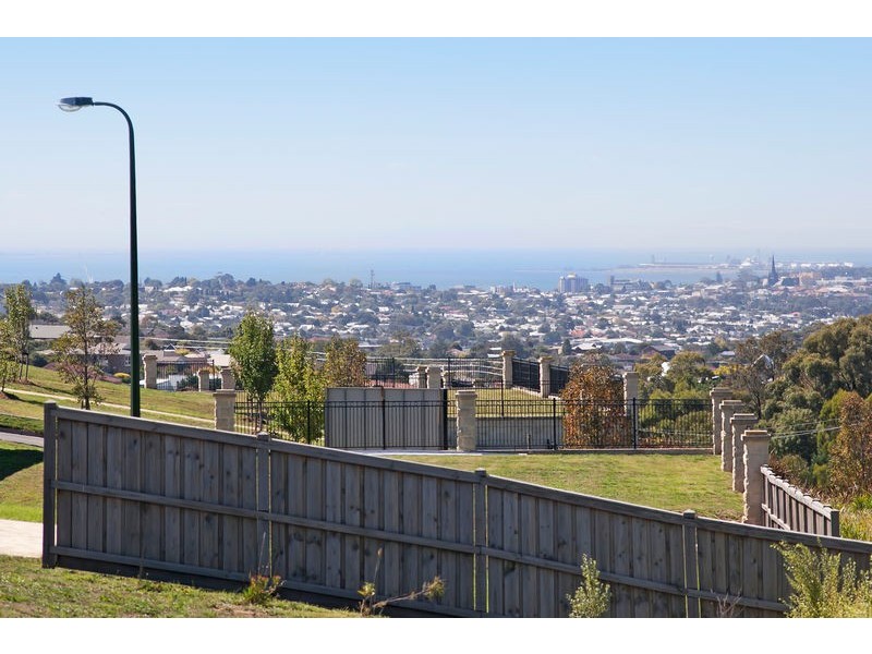 12-14 Oakhill Avenue, Highton VIC 3216