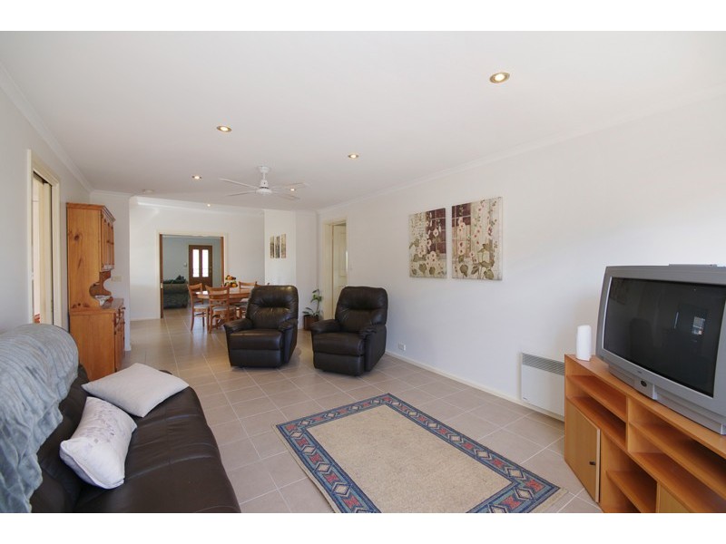 64 Laura Avenue, Belmont VIC 3216