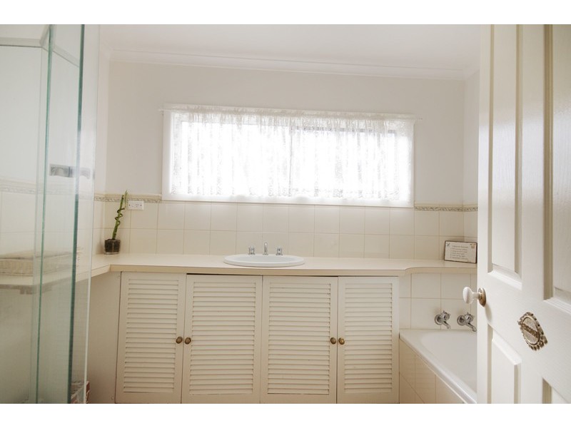 64 Laura Avenue, Belmont VIC 3216