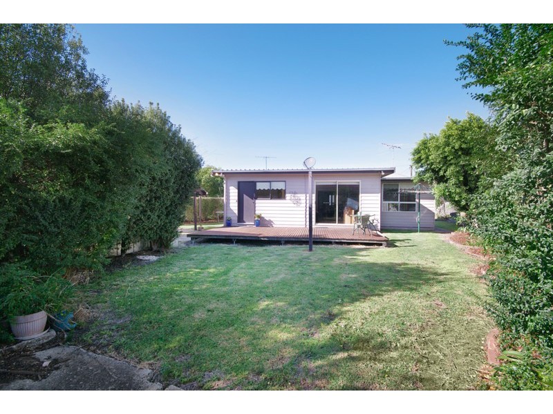 64 Laura Avenue, Belmont VIC 3216