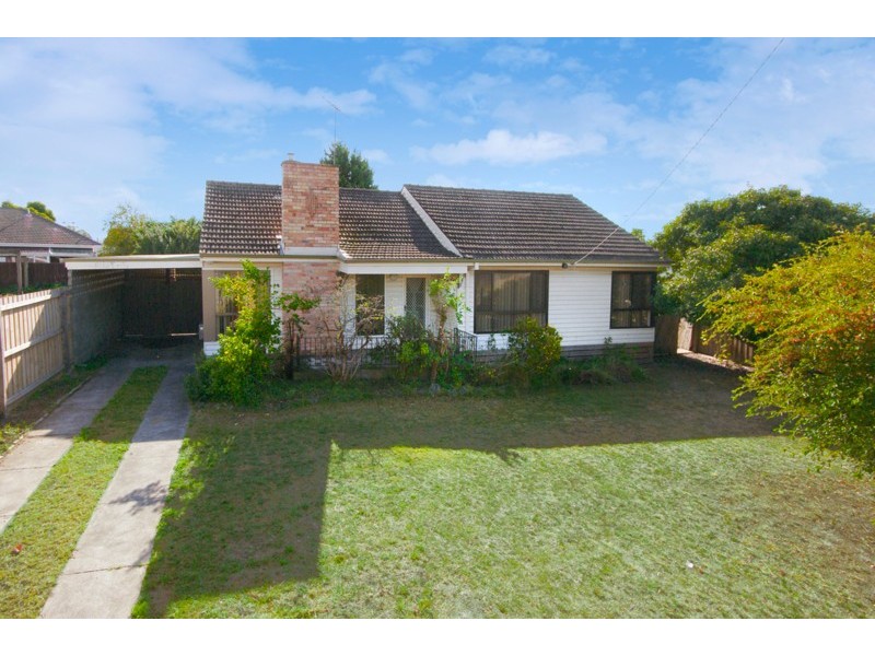 13 Hinchcliff Crescent, Newcomb VIC 3219