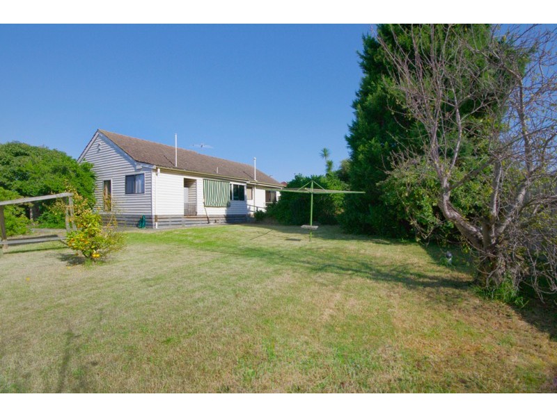 13 Hinchcliff Crescent, Newcomb VIC 3219