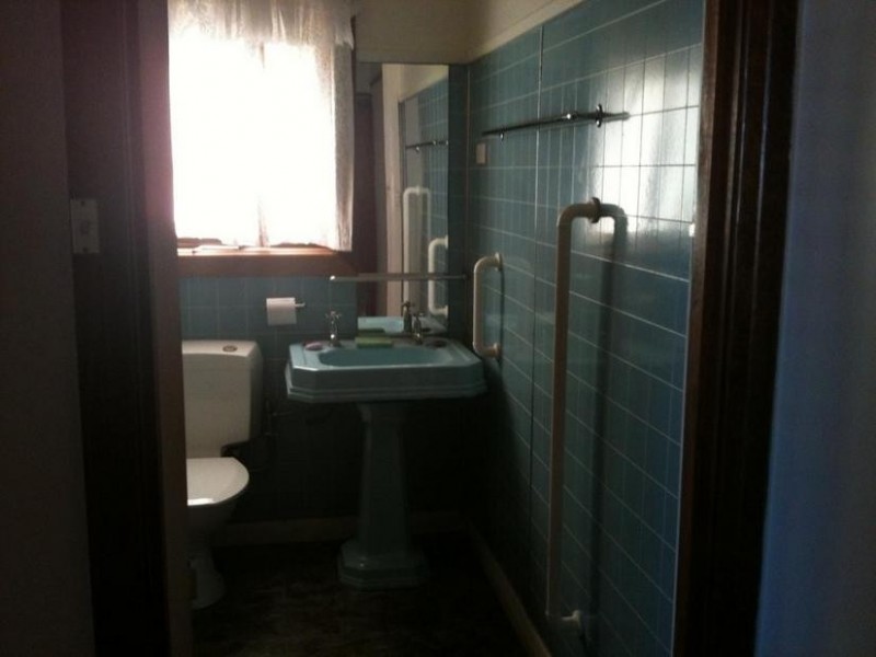 70 Bellarine Highway, Newcomb VIC 3219