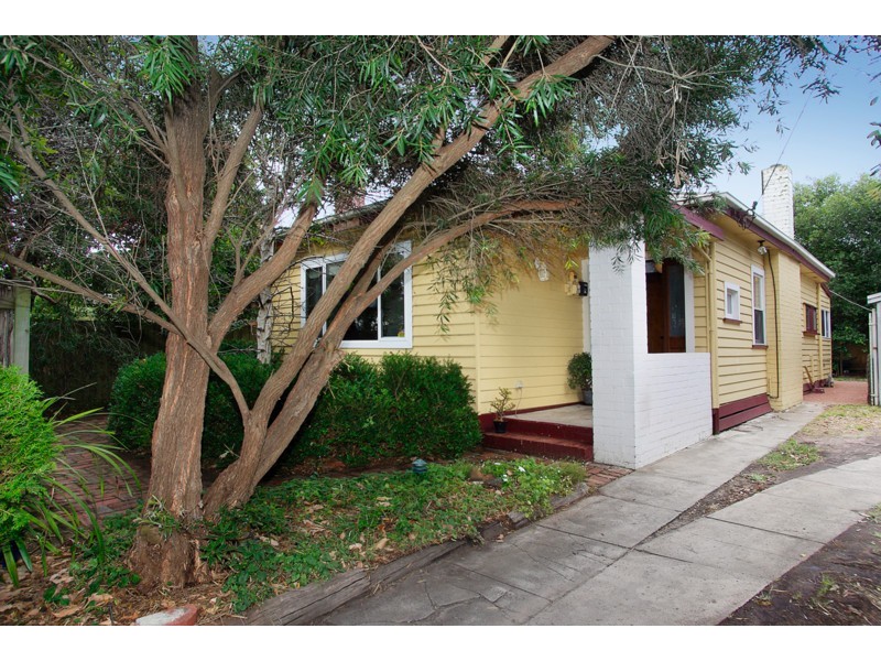 12 Saffron Street, Newtown VIC 3220