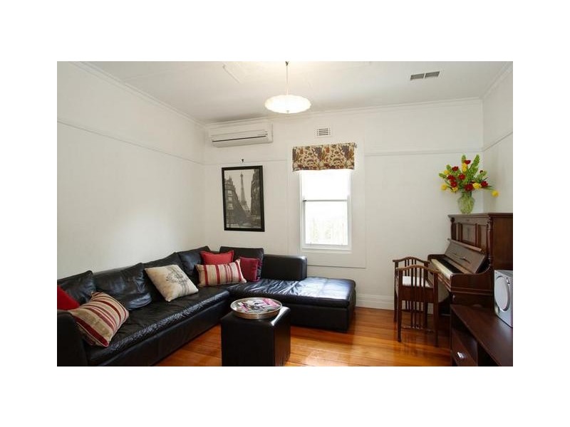 12 Saffron Street, Newtown VIC 3220