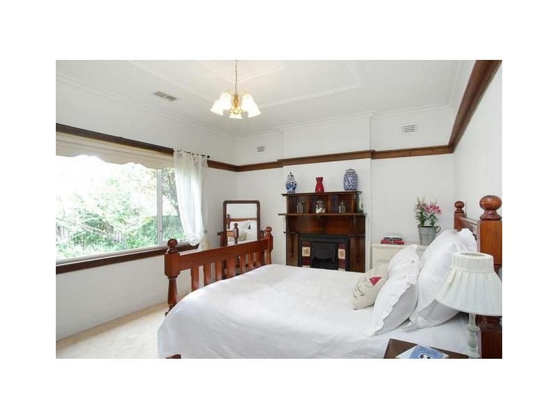 12 Saffron Street, Newtown VIC 3220