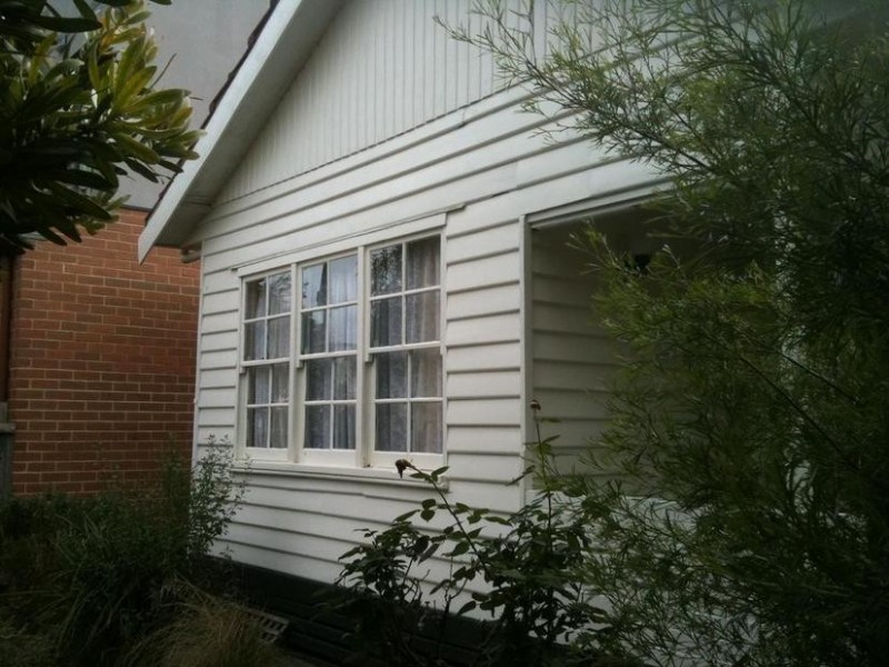 4 Saffron Street, Newtown VIC 3220