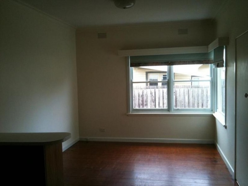 4 Saffron Street, Newtown VIC 3220