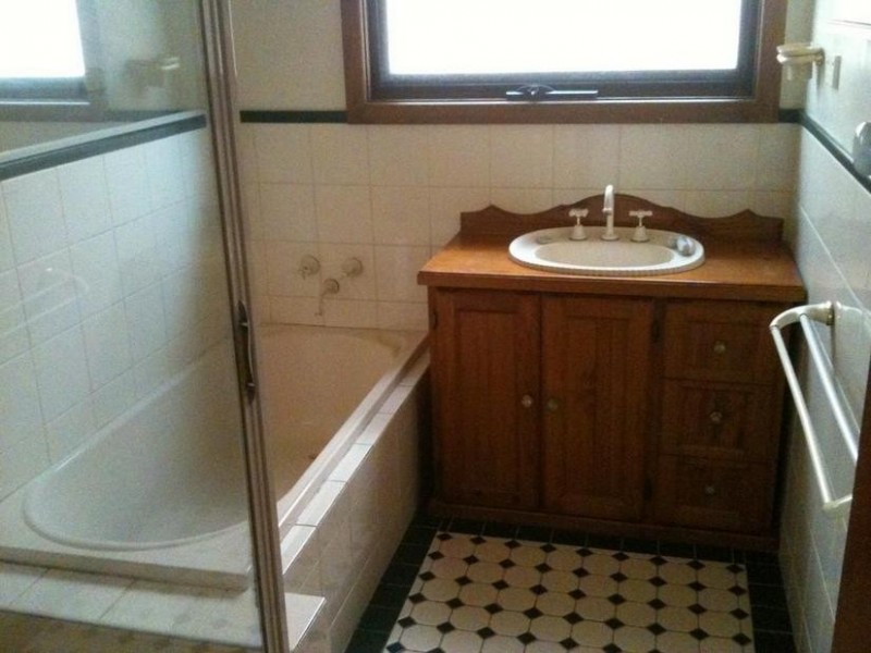 4 Saffron Street, Newtown VIC 3220