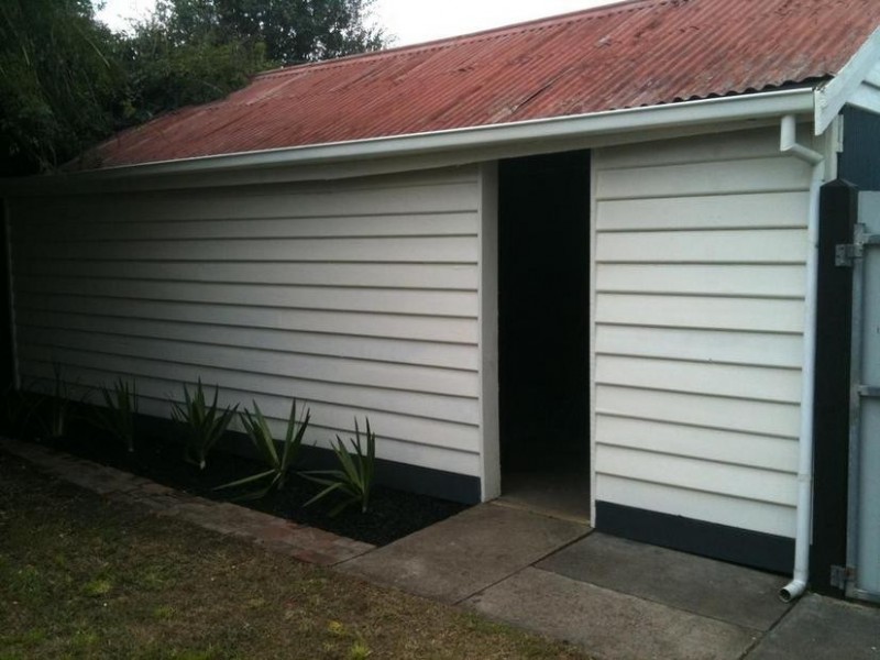 4 Saffron Street, Newtown VIC 3220