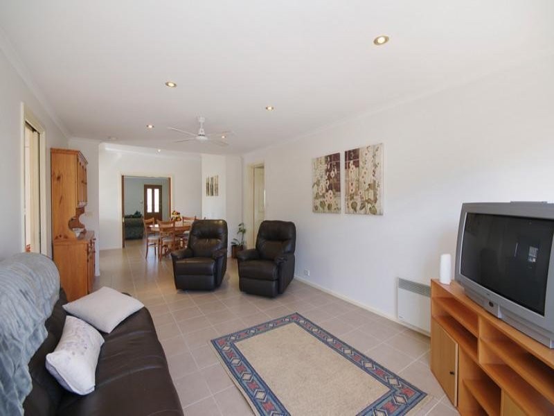 64. Laura Avenue, Belmont VIC 3216