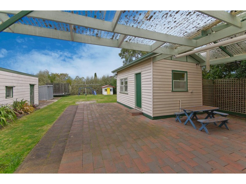 25 Langibanool Avenue, Hamlyn Heights VIC 3215