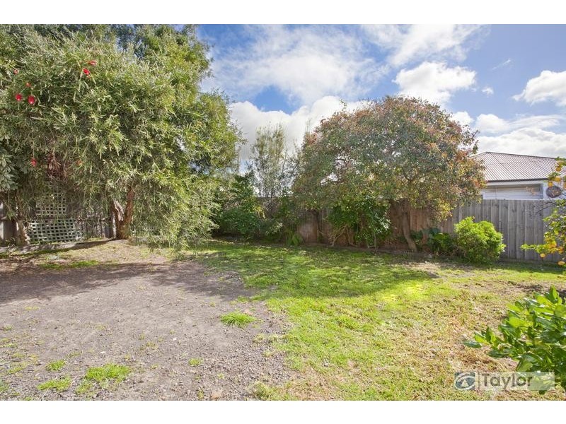 8 Villamanta Street, Geelong West VIC 3218