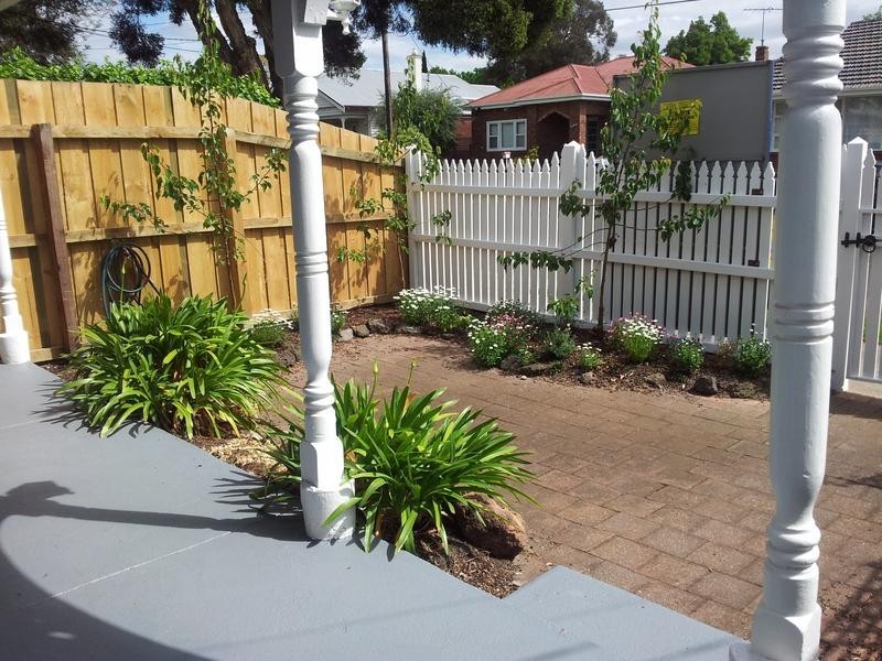 11 Clarke Street, Newtown VIC 3220