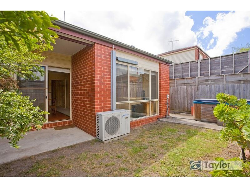 3 Urana Street, Newtown VIC 3220