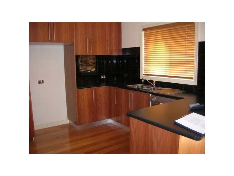 1 Dundee Place, Newtown VIC 3220