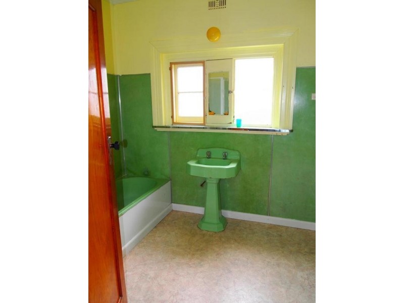 12 Belfast Street, Newtown VIC 3220