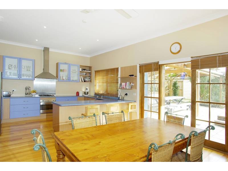 1 Herne Street, Manifold Heights VIC 3218