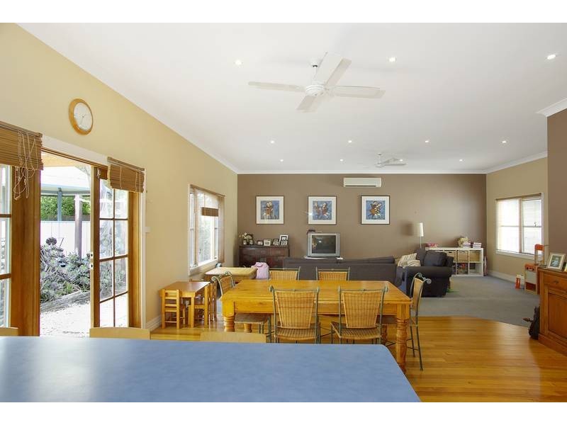 1 Herne Street, Manifold Heights VIC 3218