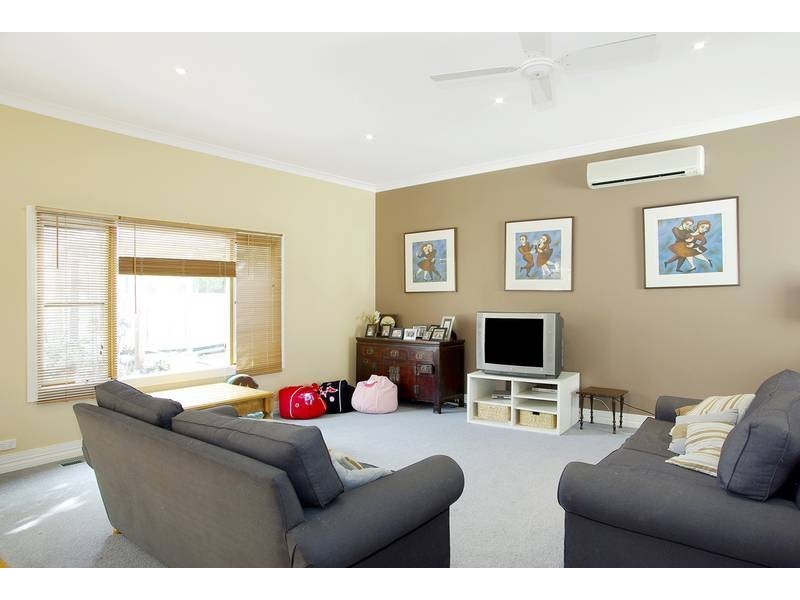1 Herne Street, Manifold Heights VIC 3218
