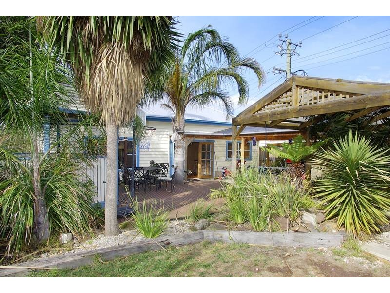 1 Herne Street, Manifold Heights VIC 3218