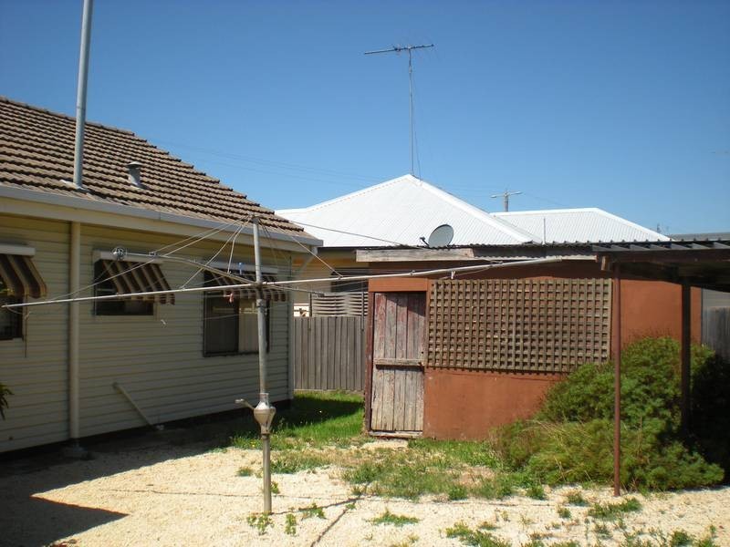 98 Vines Road, Hamlyn Heights VIC 3215