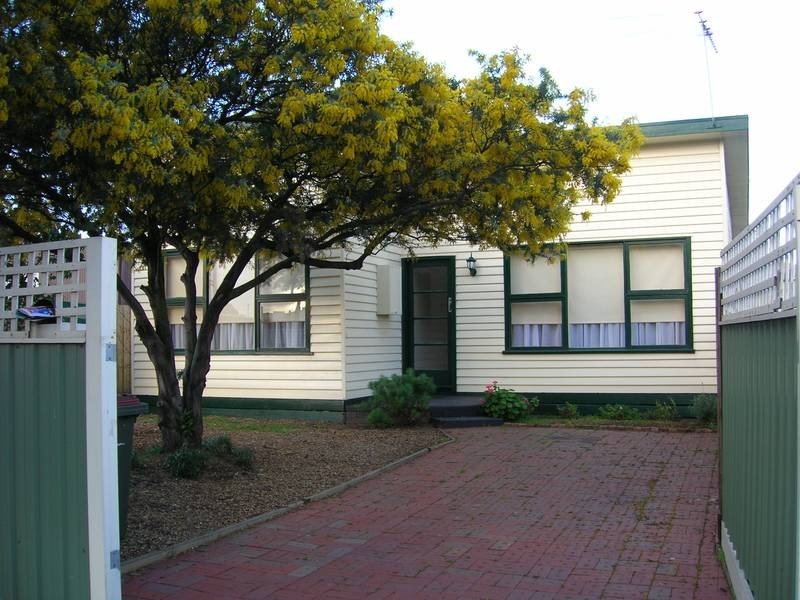 36 Roseneath Street, North Geelong VIC 3215