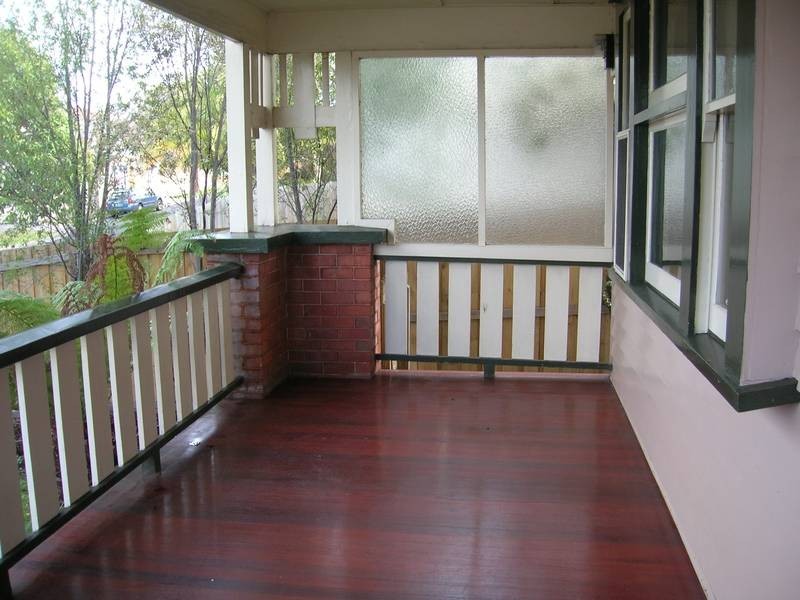 8 Laurel Bank Parade, Newtown VIC 3220