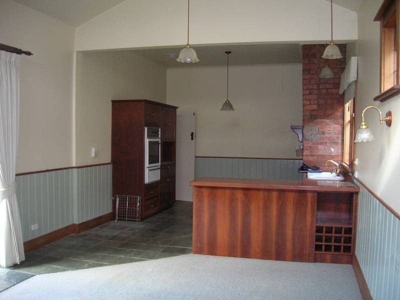 8 Laurel Bank Parade, Newtown VIC 3220