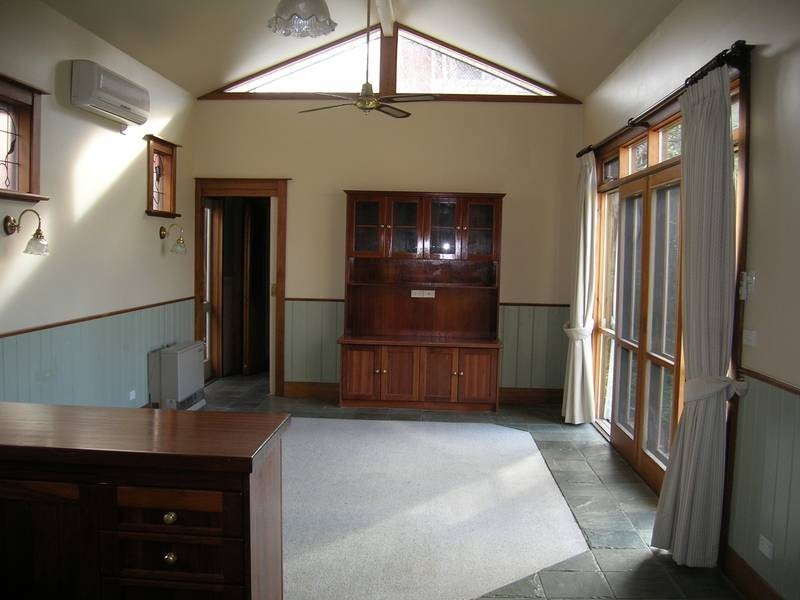 8 Laurel Bank Parade, Newtown VIC 3220