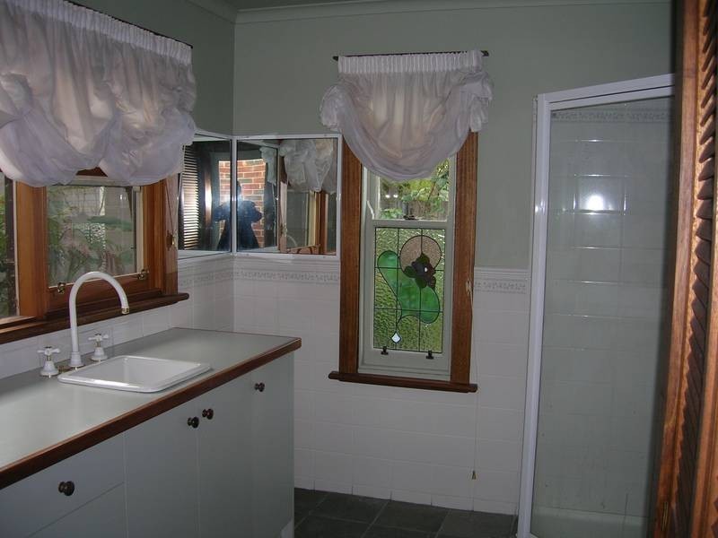 8 Laurel Bank Parade, Newtown VIC 3220