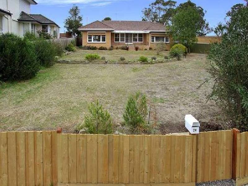 24 Layton Crescent, Newtown VIC 3220