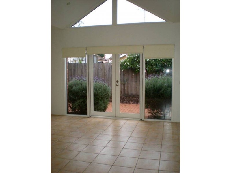 6 Saffron Street, Newtown VIC 3220